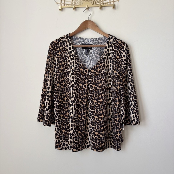 Frank Lyman Cheetah Print Top 12 V Neck Split Sleeve - Picture 7 of 7